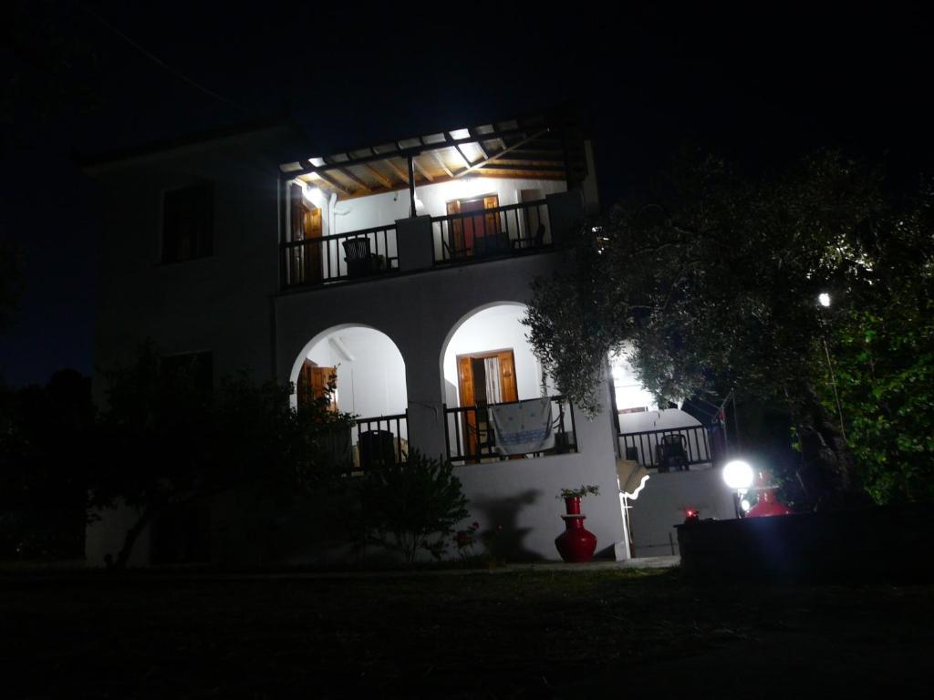 Liossis Rooms & Apartments Skopelos Town Ngoại thất bức ảnh