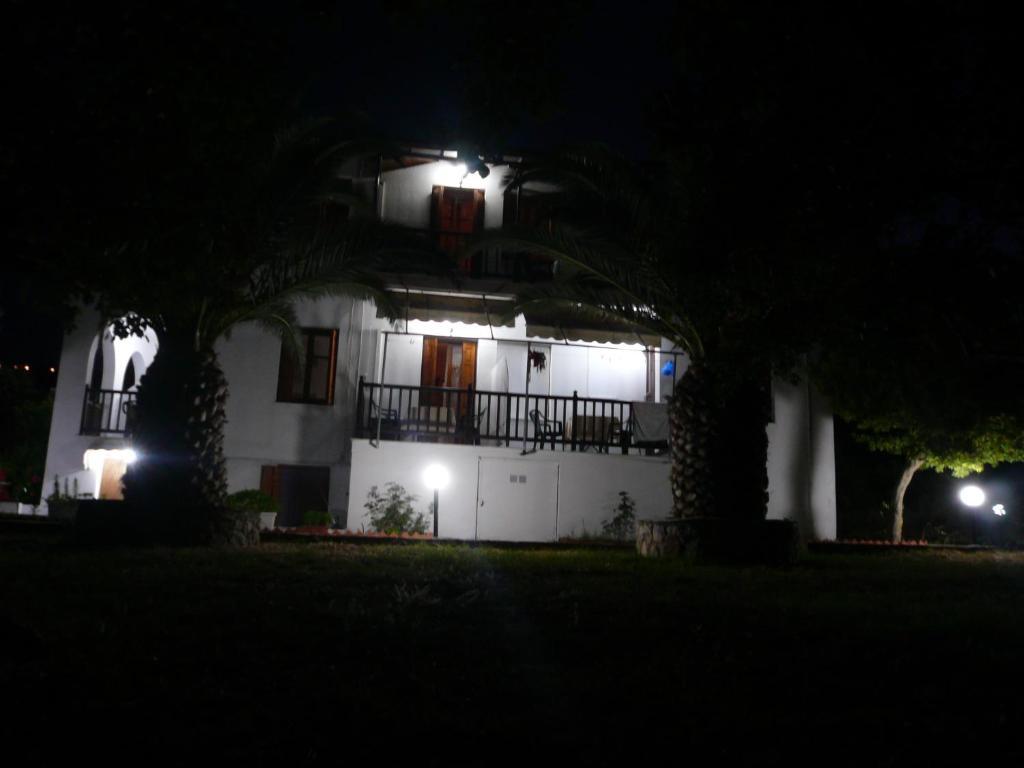 Liossis Rooms & Apartments Skopelos Town Ngoại thất bức ảnh